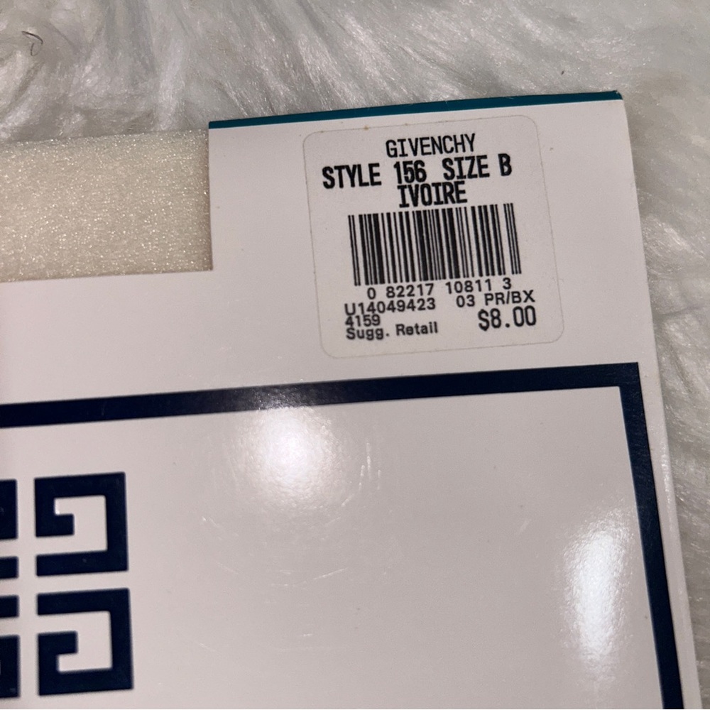 2 Pair of Givenchy Ivory Pantyhose size B - Picture 5 of 8